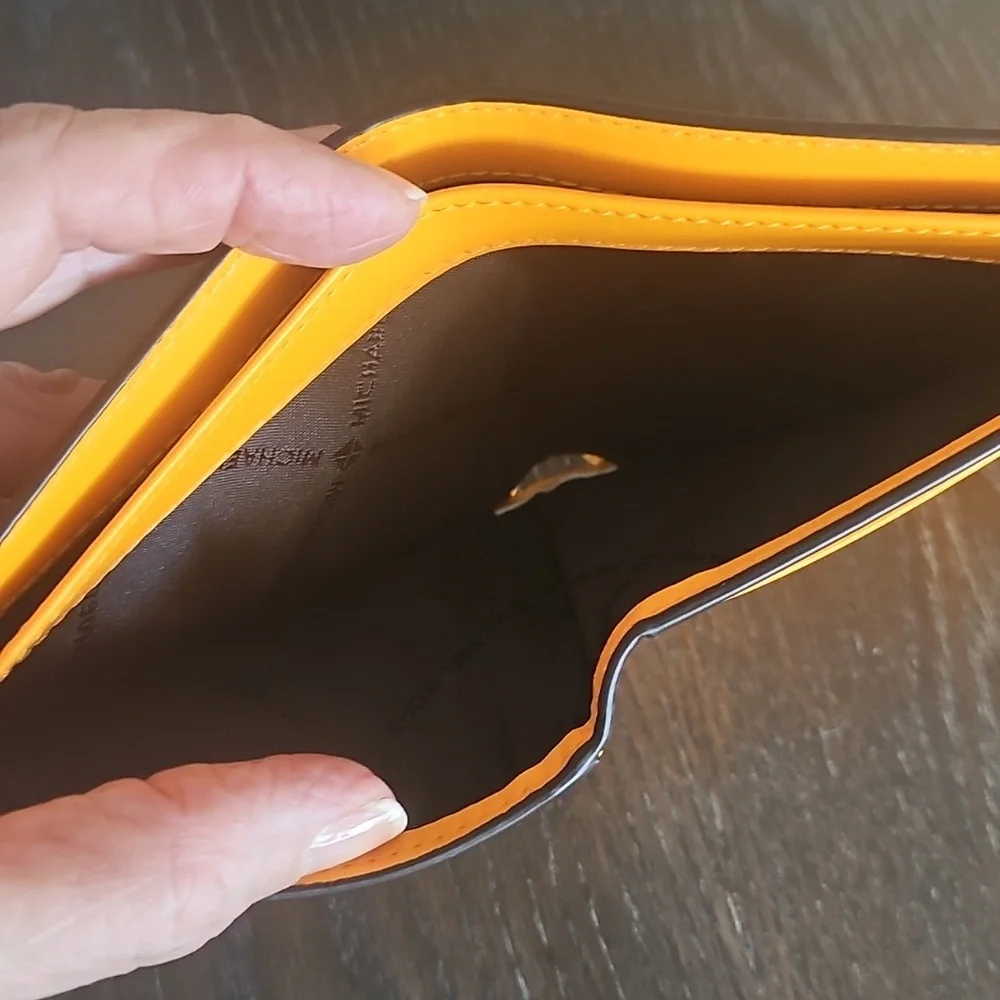 Michael Kors Wallet Mens - Picture 7 of 7